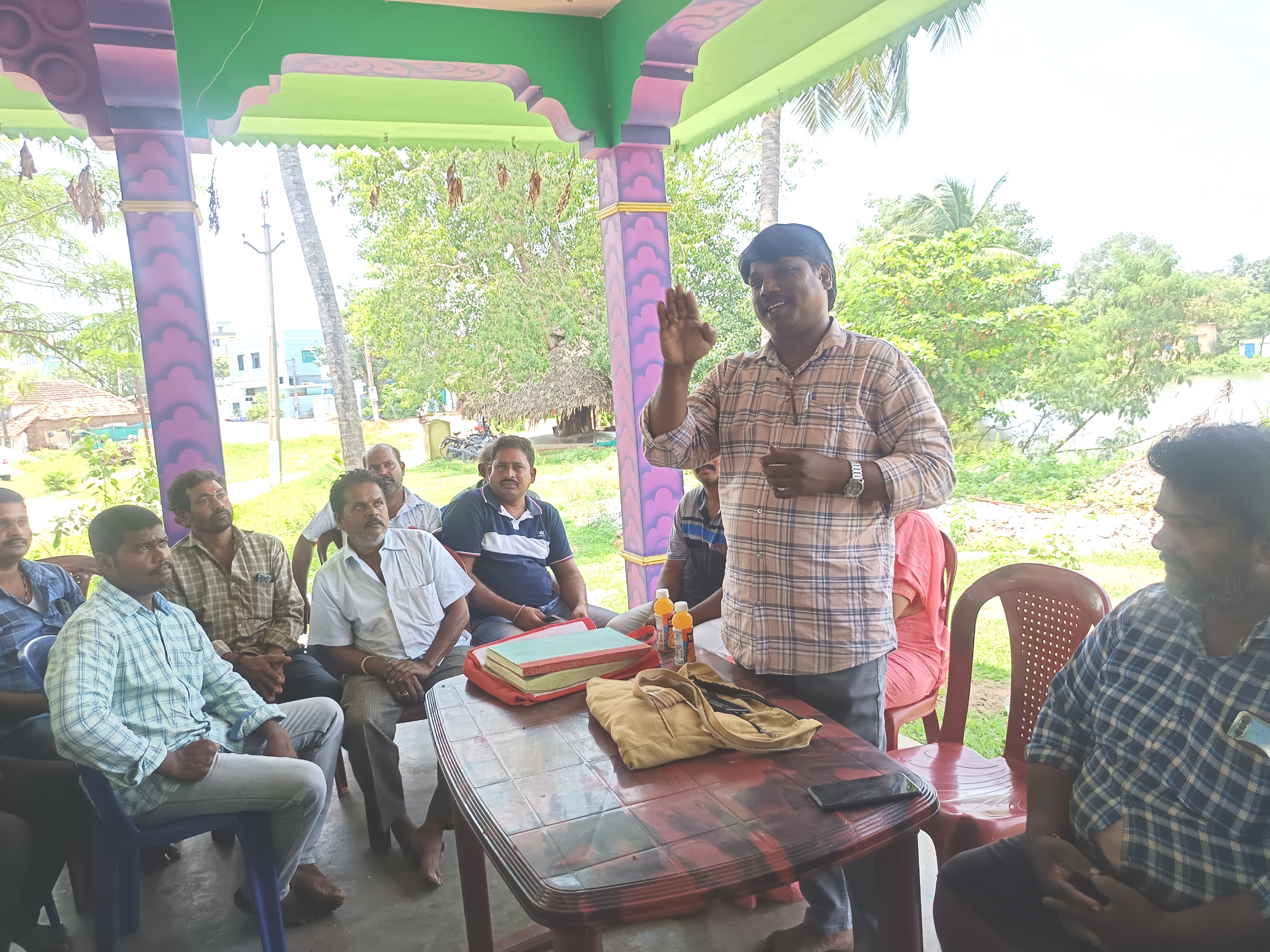 సమావేశంలో మాట్లాడుతున్న జిల్లా అధ్యక్షులు దుర్గాప్రసాద్