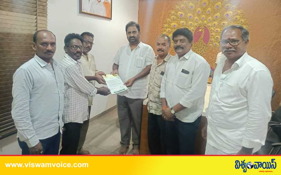 సీఎం రిలీఫ్ ఫండ్ చెక్కులు