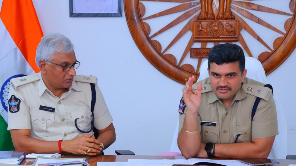 శాంతి భద్రతల పరిరక్షణే లక్ష్యం: నేరాల నియంత్రణపై జిల్లా పోలీసుల సమీక్ష సమావేశం