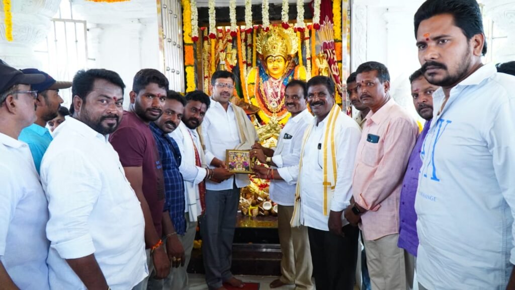 గాడాల గంగాలమ్మను దర్శించుకున్న జక్కంపూడి.