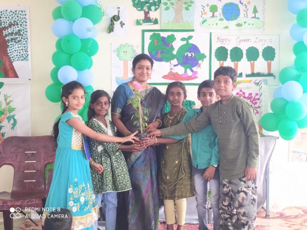 విజ్ఞాన్ స్కూల్‌లో ఘనంగా గ్రీన్ డే వేడుకలు