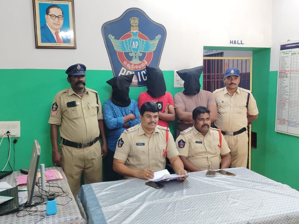 ఆర్టీసీ డ్రైవర్‌పై దాడి కేసులో ముగ్గురు అరెస్ట్