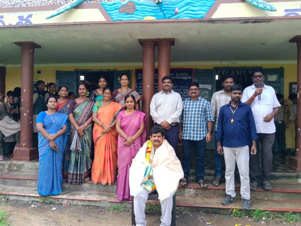 చేయూత టీచర్ ఎక్సలెన్స్ అవార్డు గ్రహీత పితాని శ్రీనివాస్‌కు ఘన సత్కారం