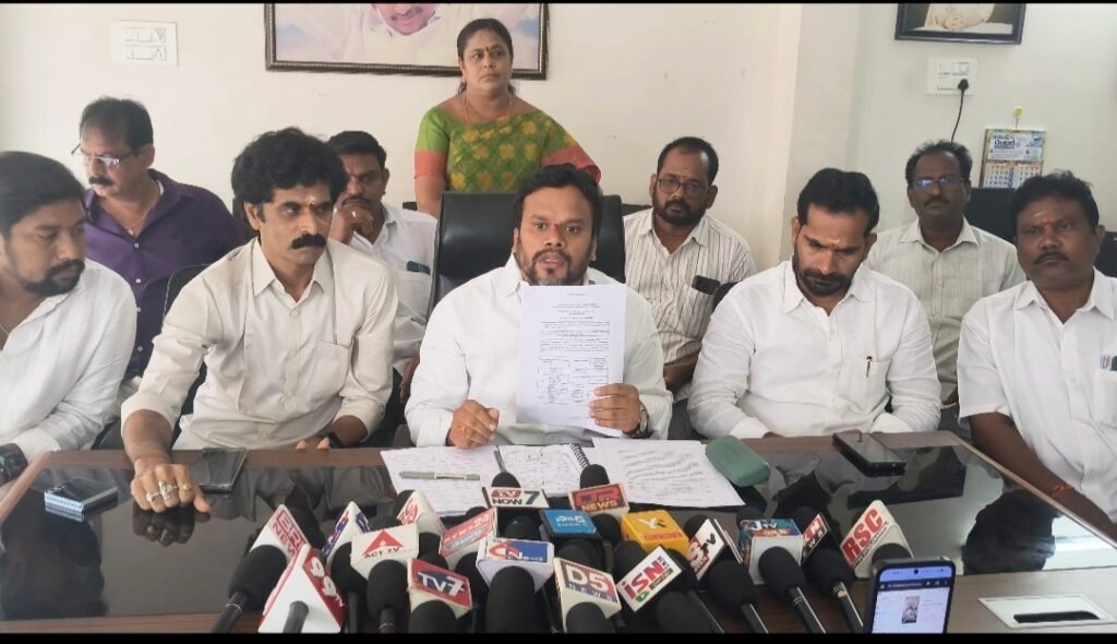 .ద్రాక్షారామలో ఉచిత వైద్య శిబిరం.. గ్రామ ప్రజలకు ఉచిత వైద్య పరీక్షలు, మందుల పంపిణీ