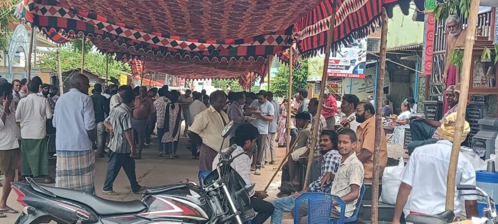 వేళంగి నిత్యానందపురం సెంటర్‌లో ఘనంగా భారీ అన్నదాన కార్యక్రమం… తరలివచ్చిన భక్తులు