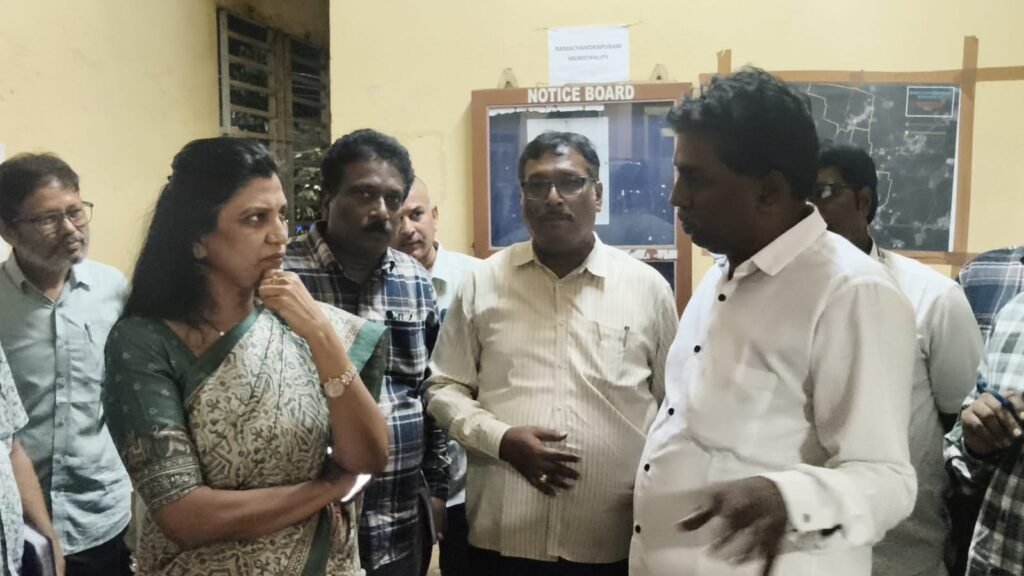 రామచంద్రాపురంలో స్ట్రాంగ్ రూమ్, కౌంటింగ్ కేంద్రాలను పరిశీలించిన ఎన్నికల పరిశీలకులు