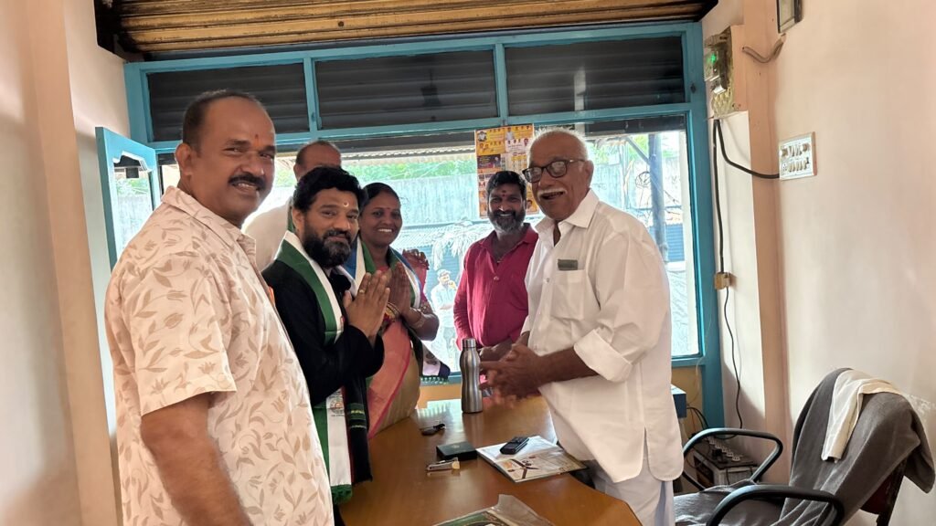 ప్రచారంలో దూసుకుపోతున్న వైసీపీ చైర్మన్ అభ్యర్థి డాక్టర్ రాము….